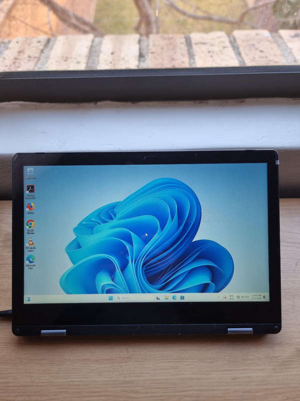 11INCH TOUCHSCREEN MECER MINI FUNDI  YA11Q1 NOTEBOOK  FOLDABLE 4GB RAM 64GB SSD