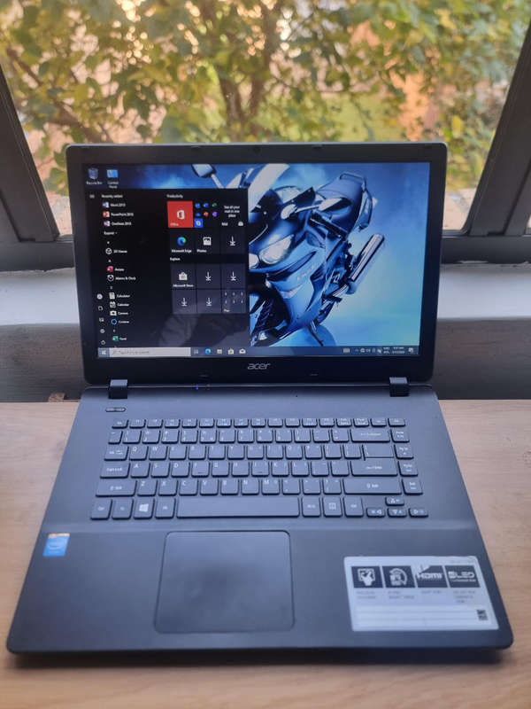 ACER ASPIRE ES1 LAPTOP INTEL CELERON 4GB RAM 500GB HARD DRIVE 15.6INCH  SCREEN