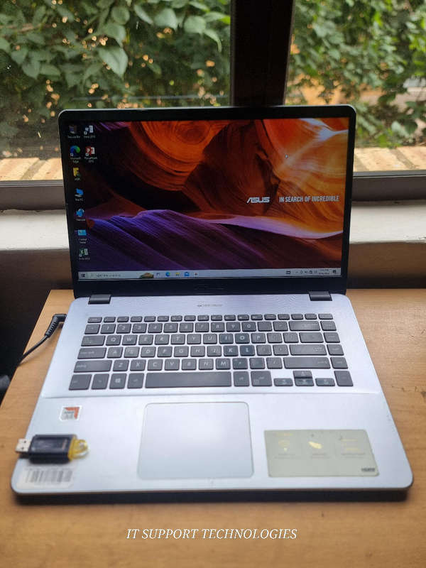 ASUS VIVOBOOK X505B AMD RADEON GRAPHICS8gb RAM 500GB HARD DRIVE