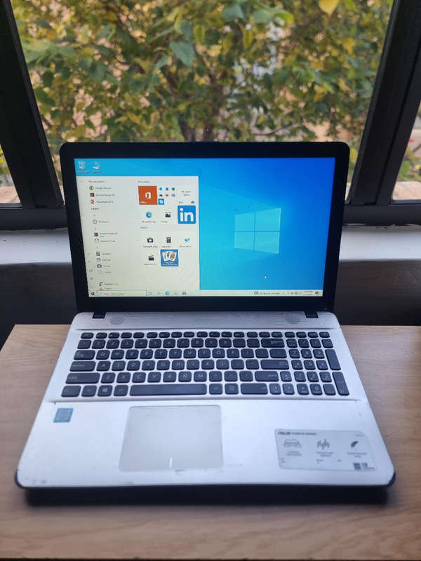 6TH GEN CORE I3 ASUS X540L LAPTOP 8GB RAM 750GB hard drive 15.6INCH  SCREEN