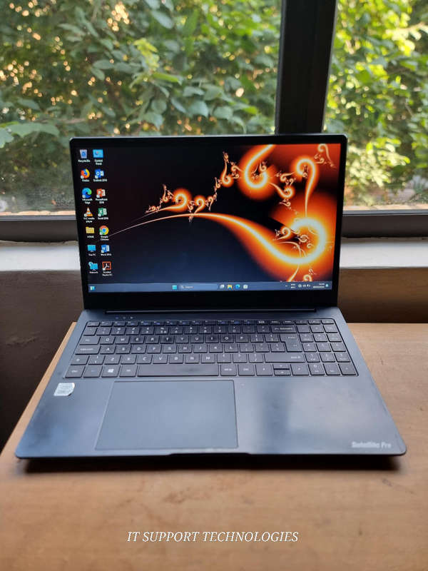 10TH GEN CORE I7 TOSHIBA DYNABOOK PRO C50 LAPTOP 16gb ram256NVME