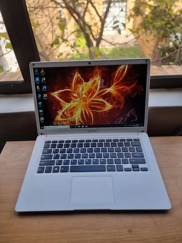 Meccer z140c notebook  intel celeron 2gb ram32gb storage 14inch