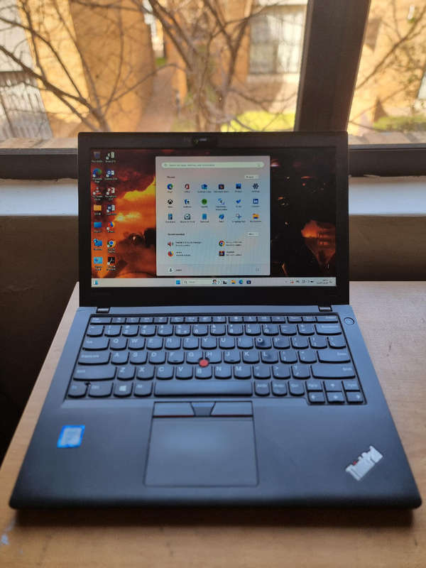 6th gen core i5 lenovo thinkpad x260  16gb ram256SSD