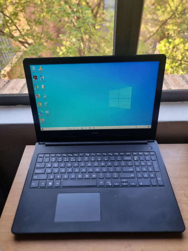 DELL INSPIRON 15 3000 INTEL CELERON LAPTOP 8gb ram500GB