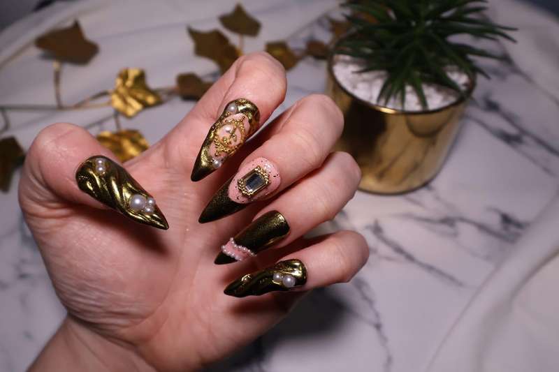 Gold Elegance Press-On Nails + Gold Lip Gloss