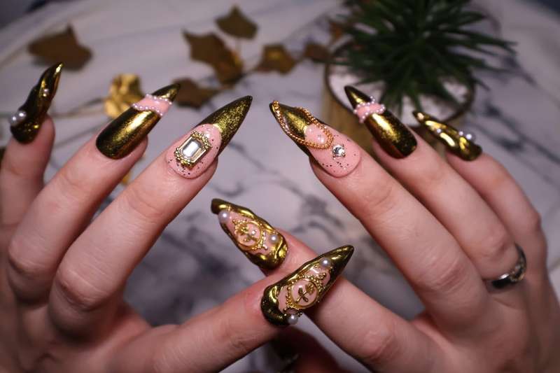 Gold Elegance Press-On Nails + Gold Lip Gloss