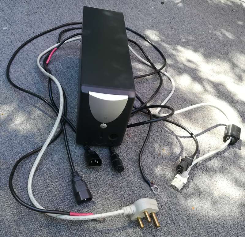 UPS plus cables for car battery linkage