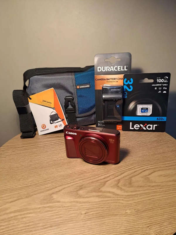 NEW CANON POWERSHOT SX720HS BUNDLE