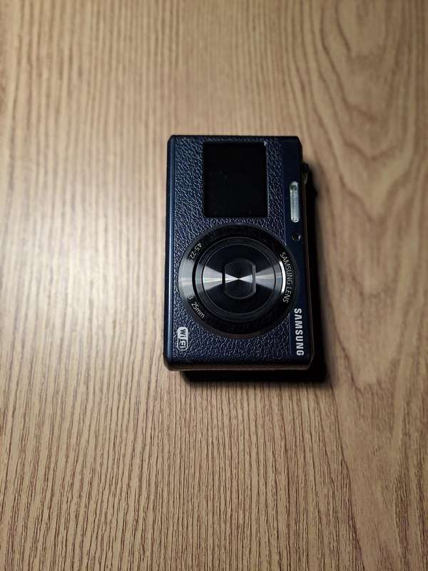 Samsung DV180 digital camera