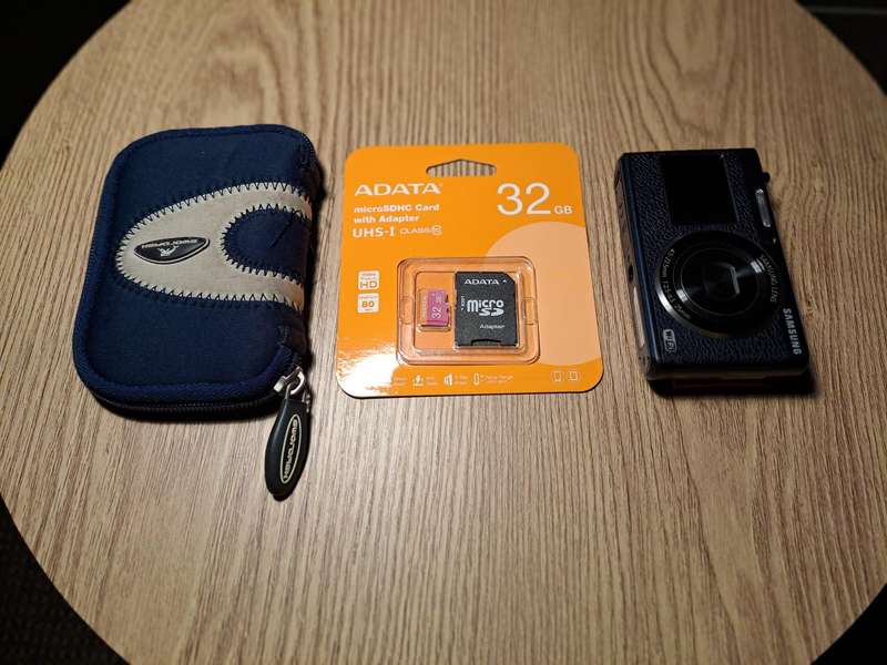 Samsung DV180 digital camera