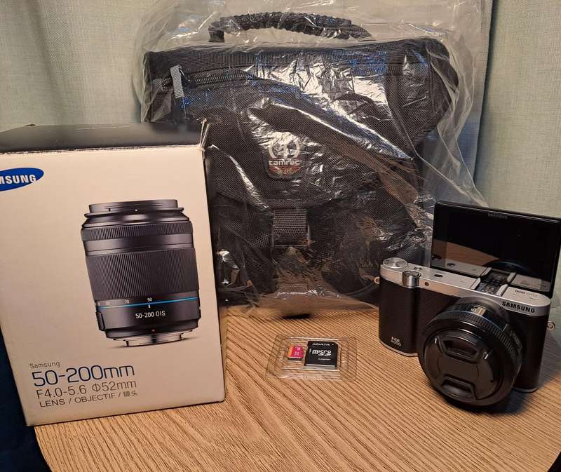 Pristine SAMSUNG NX3000 MIRRORLESS CAMERA