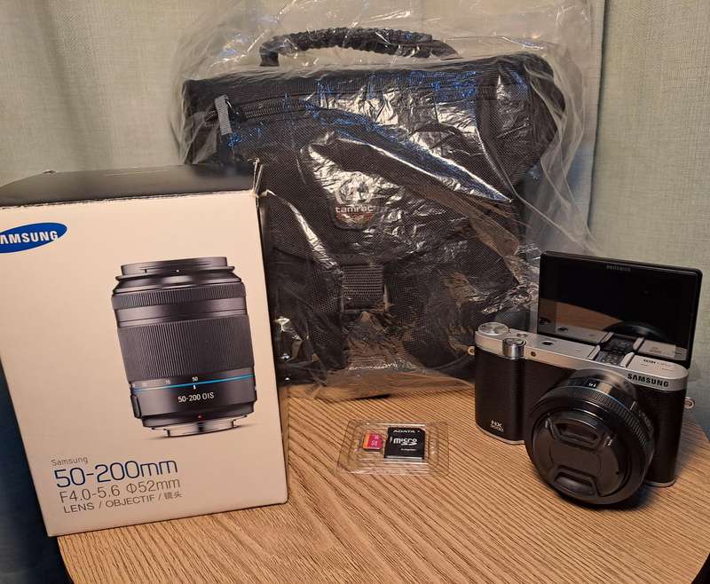 Pristine SAMSUNG NX3000 MIRRORLESS CAMERA