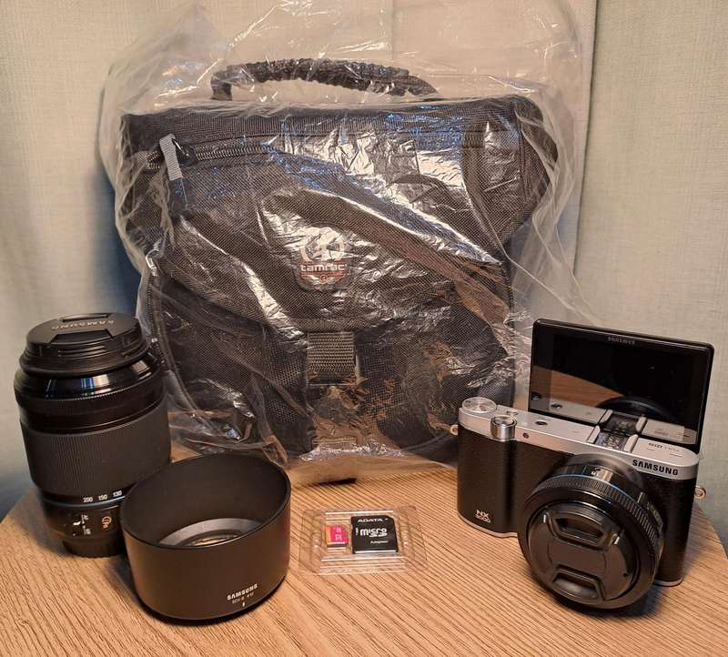 Pristine SAMSUNG NX3000 MIRRORLESS CAMERA