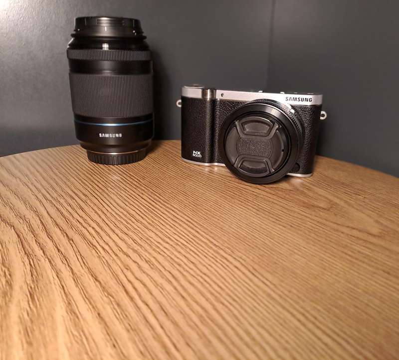 Pristine SAMSUNG NX3000 MIRRORLESS CAMERA