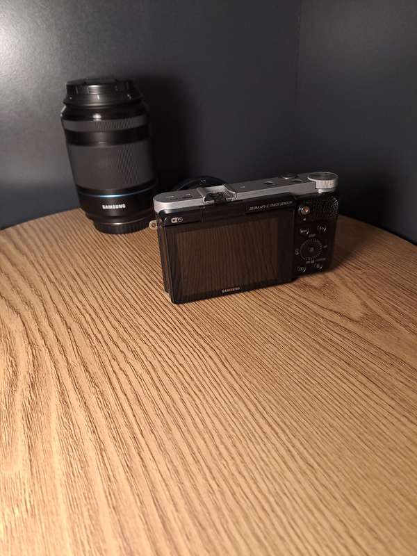Pristine SAMSUNG NX3000 MIRRORLESS CAMERA