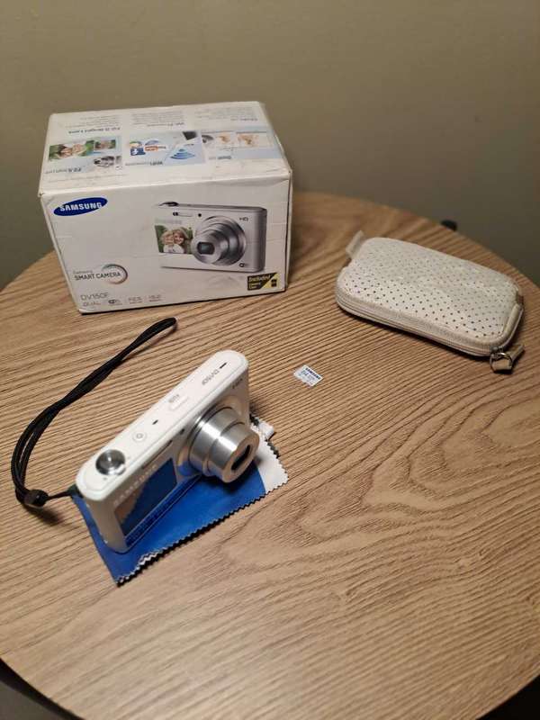 Samsung Dv150F digital camera with box