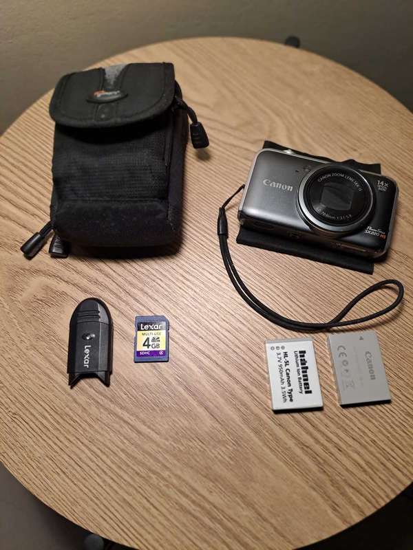 Canon SX220HS digital camera bundle