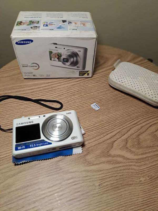 Samsung Dv150F digital camera with box