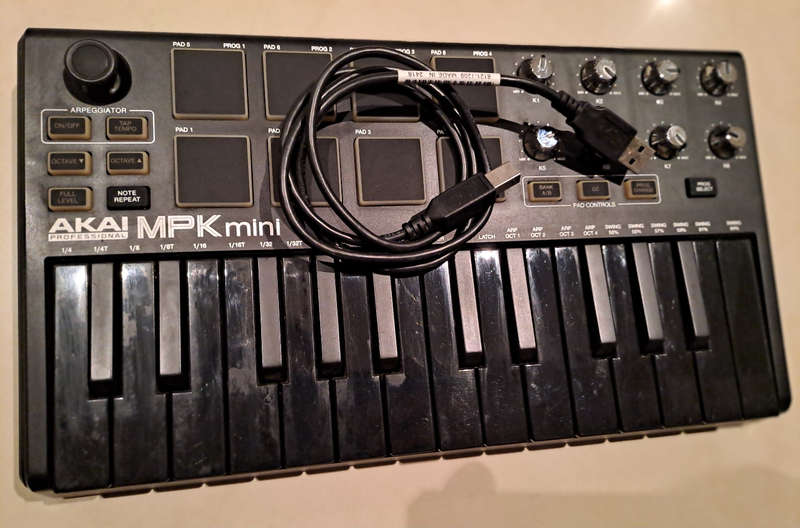 AKAI MPK MINI MKIII MIDI Controller