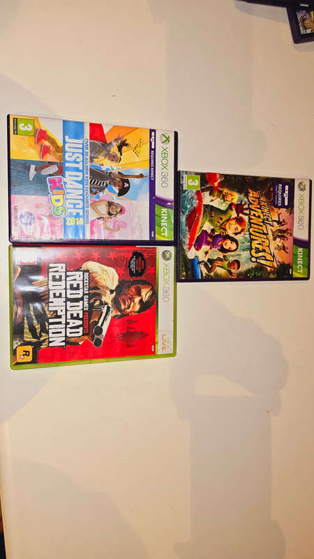 XBOX 360 CONSOL WITH 6 GAMES AND KINECT