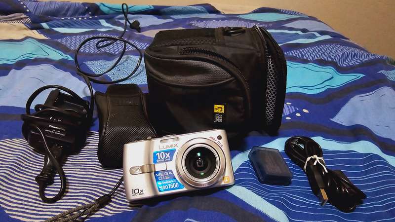 PANASONIC LUMIX MEGA OIS CAMERA
