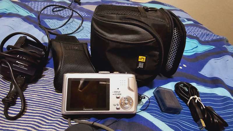 PANASONIC LUMIX MEGA OIS CAMERA