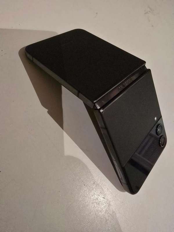 ZF4003 SAMSUNG Z FLIP 4 - SPARES OR REPAIRS
