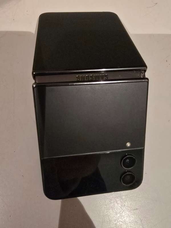 ZF4003 SAMSUNG Z FLIP 4 - SPARES OR REPAIRS