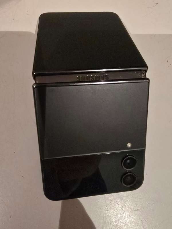 ZF4003 SAMSUNG Z FLIP 4 - SPARES OR REPAIRS