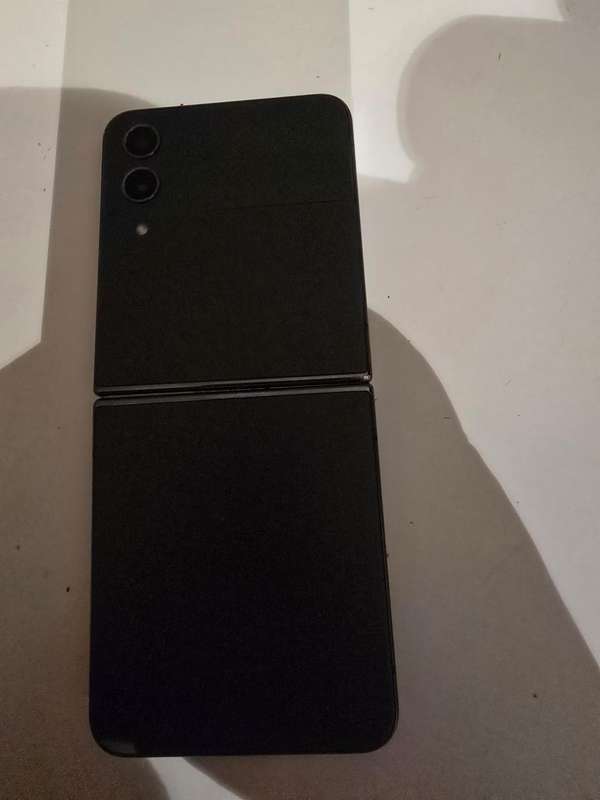 ZF4003 SAMSUNG Z FLIP 4 - SPARES OR REPAIRS