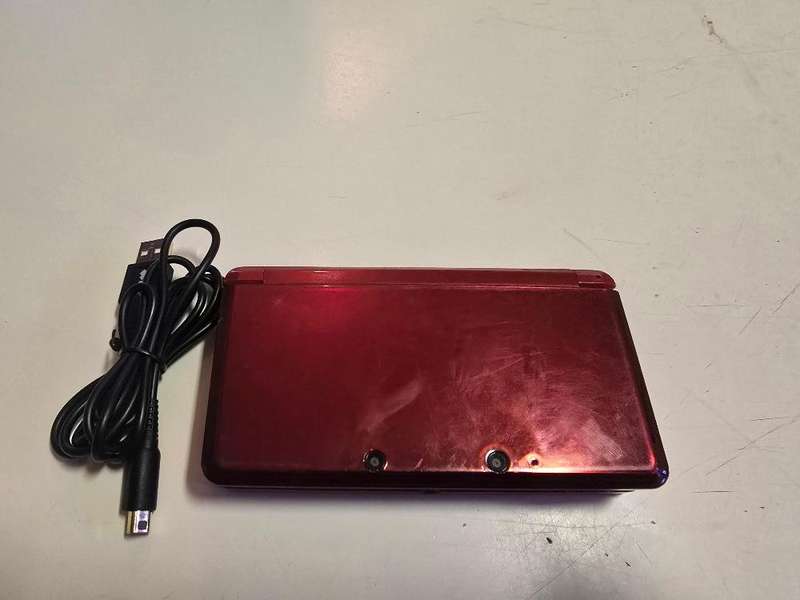 Original Nintendo 3DS with CFW, Over 250 Games Preloaded