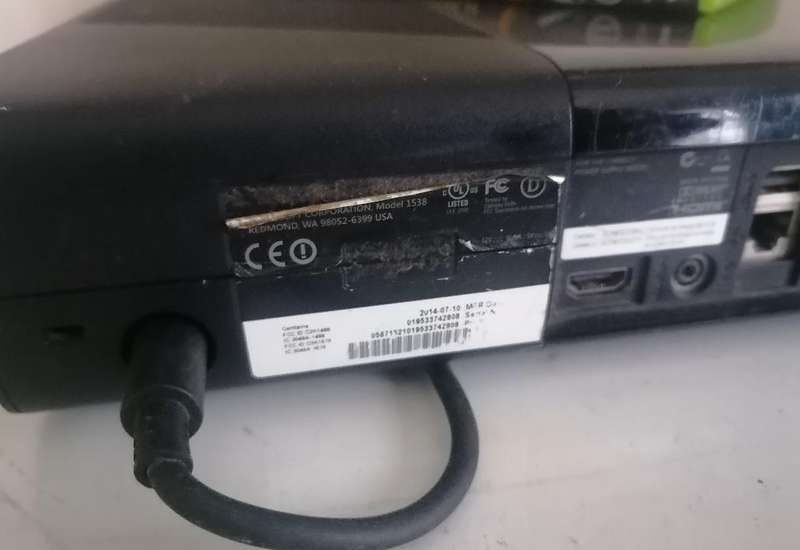 XBOX 360 CONSOL WITH 6 GAMES AND KINECT