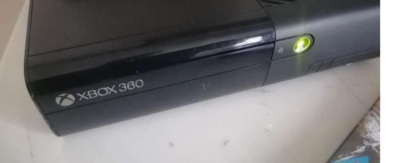 XBOX 360 CONSOL WITH 6 GAMES AND KINECT
