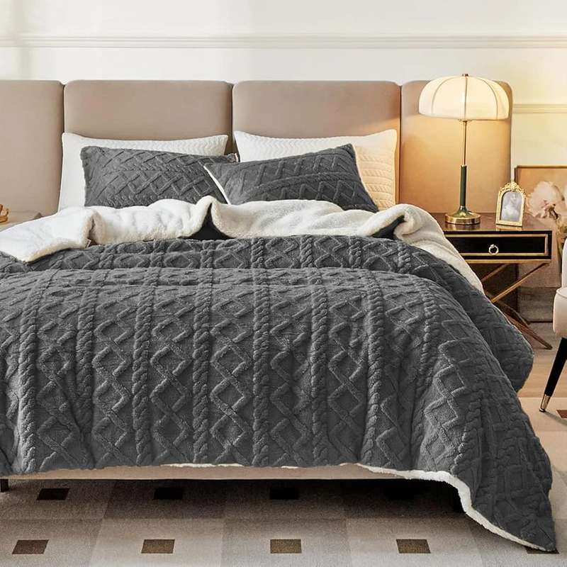 3pcs Queen Size Fleece Duvet Cover Set, Solid Color Autumn And Winter Bedding Set, Soft Comfortable.