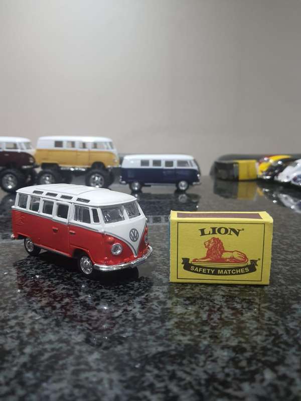 MAISTO VOLKSWAGEN CLASSIC BUS 1/40 (J565)