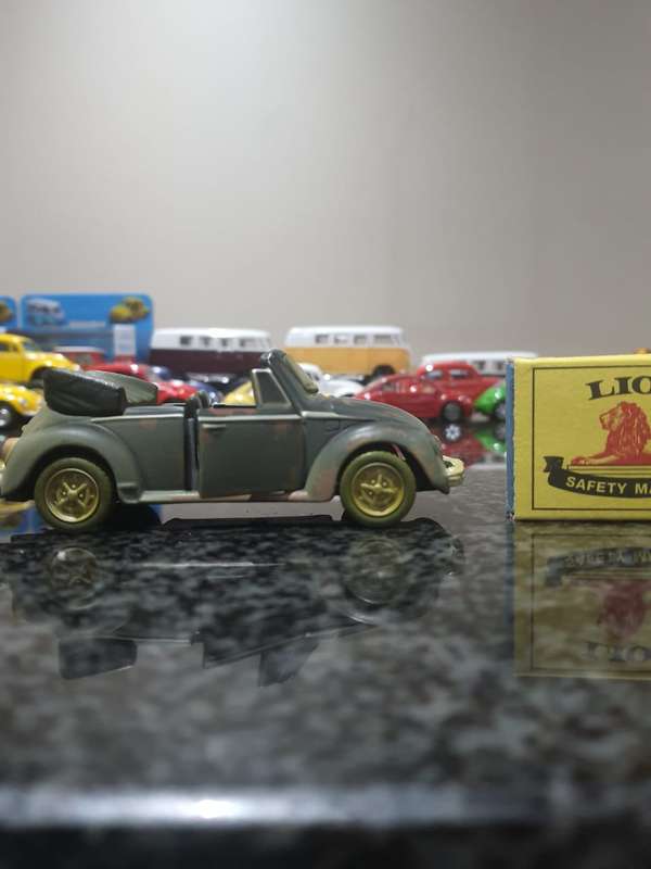 MAISTO VOLKSWAGEN BEETLE CABRIOLET SCALE 1/36 (J579)