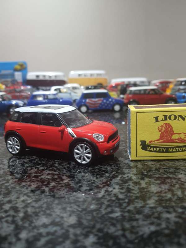 REALTOY MINI COUNTRYMAN 1/43 (J593)