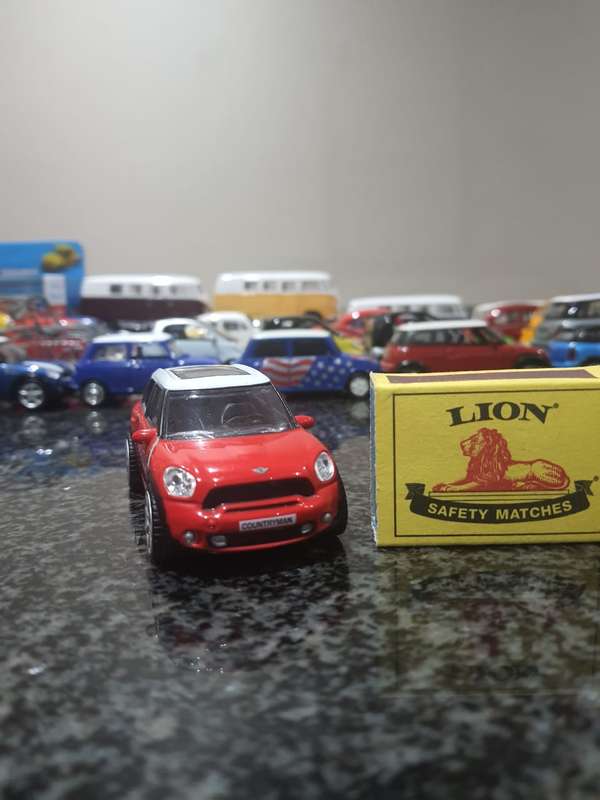 REALTOY MINI COUNTRYMAN 1/43 (J593)