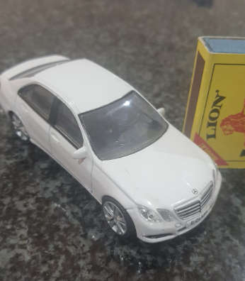 REALTOY MERCEDES-BENZ E CLASS 1/43