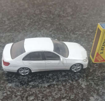 REALTOY MERCEDES-BENZ E CLASS 1/43