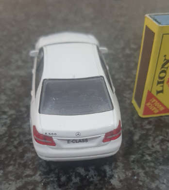 REALTOY MERCEDES-BENZ E CLASS 1/43