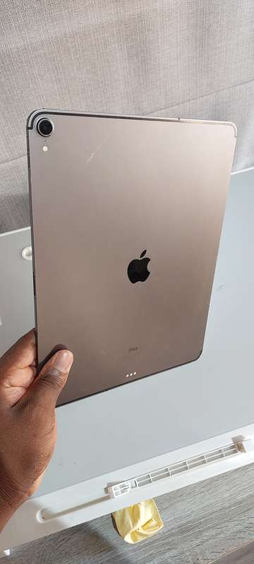 Apple iPad Pro 12.9-inch 3rd Generation 256GB WiFi & Cellular A1895