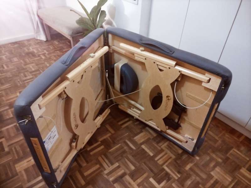 Imported Earthlite portable massage bed