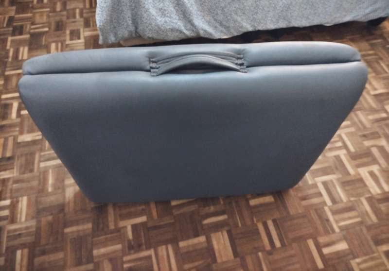 Imported Earthlite portable massage bed