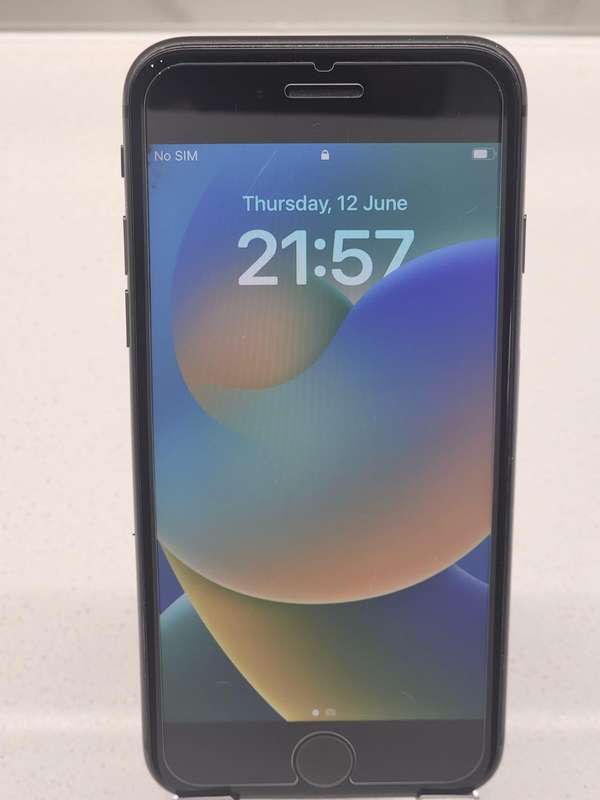 Apple iPhone 8 - 64GB - 100% Battery Health + FREE Wireless Earphones & Charging Dock!