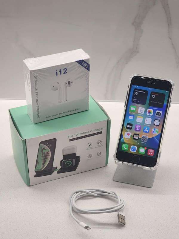 Apple iPhone 8 - 64GB - 100% Battery Health + FREE Wireless Earphones & Charging Dock!