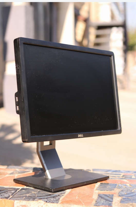 PREOWNED Dell P2212H 22" LCD  Computer Monitor - Free VGA & Power