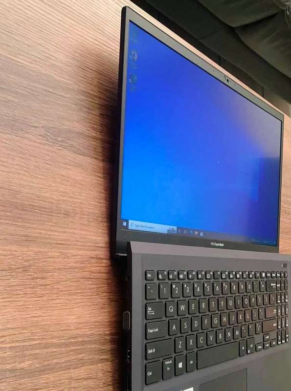 Asus expert book B15 - Intel i5 11th gen , 16 Gb ram, 512 Gb SSD