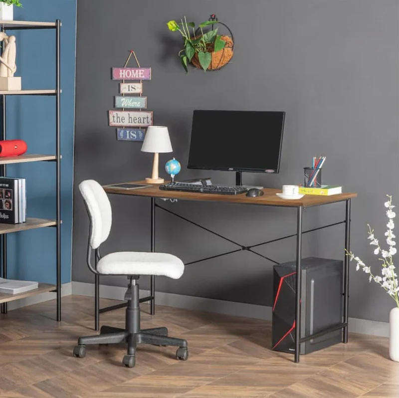 Nicole Study Desk
