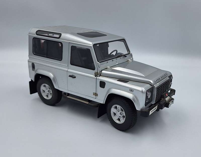 Land Rover Defender 90 1:18 Kyosho Diecast Model